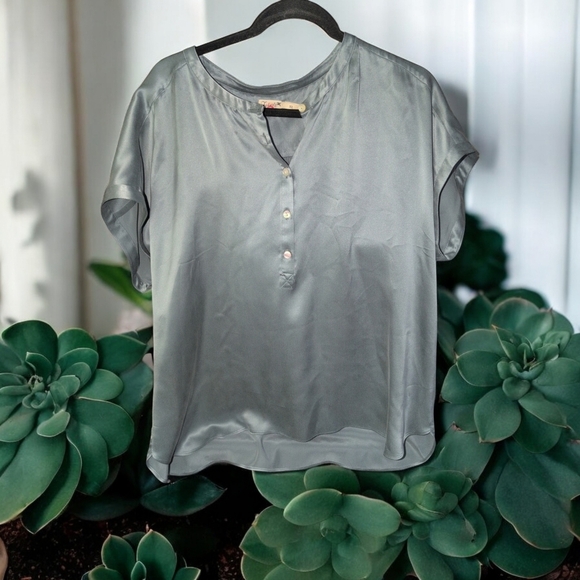 Faherty Sandwashed Silk Desmond Top - Picture 8 of 11